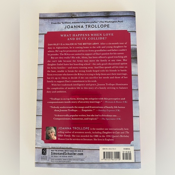 Set of 4 Assorted SoftBack Books by Popular Authors - Great for Any Book Lover - Picture 4 of 11